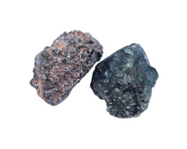 Beyaz arka plan üzerinde izole Tanzanya kristalize alexandrite