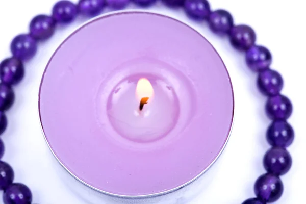 Lavender Τσάι Φως Λαμπάδα Περιβάλλεται Από Βασιλική Πορφύρα Χάντρα Αμέθυστος — Φωτογραφία Αρχείου