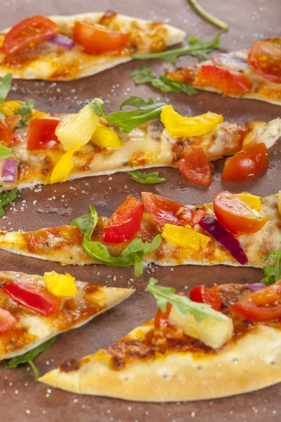 Pizza ananas ile portre çekim bir taş fırında