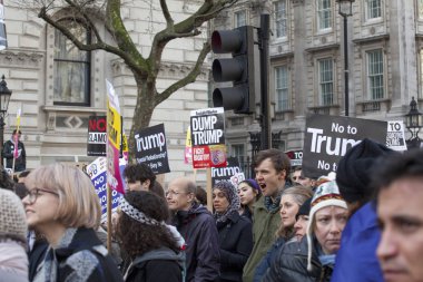 Londra hiçbir Müslüman yasak gösteride yürüyen protestocular