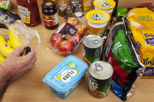 El bir taşıyıcı çanta bakkaliye açma