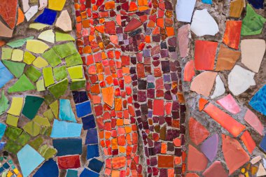 Birinde St Petersburg avlular, binaların duvarları üzerinde çok renkli mozaik.