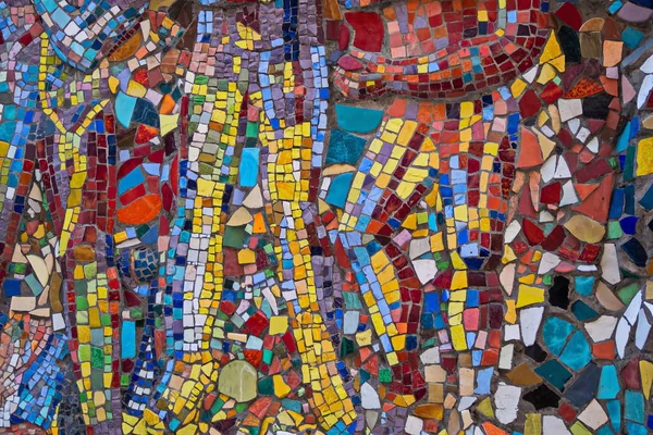 Birinde St Petersburg avlular, binaların duvarları üzerinde çok renkli mozaik.