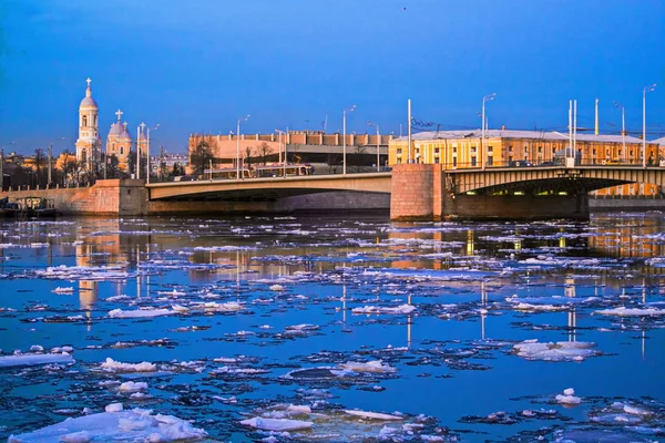 Вид Тучков Мост Владимирский Собор — стоковое фото