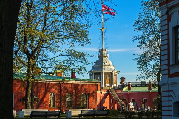 Peter ve Paul fortress içinde Naryshkin burçlarından görünümü.