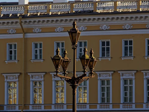 Lanterna Praça Palácio Fundo Dos Edifícios Estado Maior — Fotografia de Stock