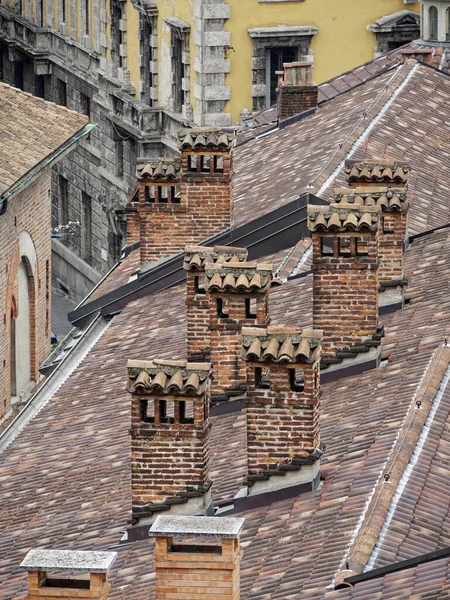 Дахи Димоходи Центрі Мілана — стокове фото