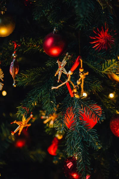 Díszített karácsonyfa közelről — Stock Fotó