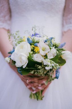 Gelin düğün buket park, yakın çekim, seçici f holding