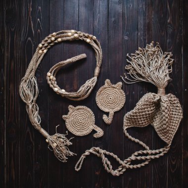 Örgü makrome terrarium sahibi çay bardak sıcak yemekler hazır. Yalan