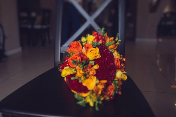 Hermoso ramo de novia de boda . — Foto de Stock