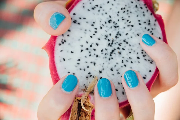Organic fresh dragon fruit slice In the hand of a girl with a manicure, suitable for hot weather or summer on beach,diet. — Stock Photo, Image