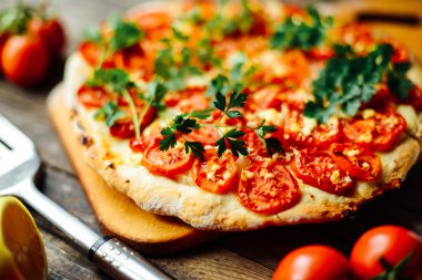 Ev yapımı et Pepperoni sucuk ve pastırma Pizza seviyor. Ana sayfa
