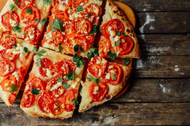 Ev yapımı et Pepperoni sucuk ve pastırma Pizza seviyor. Ana sayfa