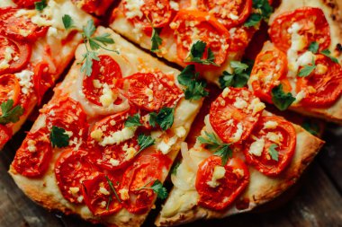 Ev yapımı et Pepperoni sucuk ve pastırma Pizza seviyor. Ana sayfa