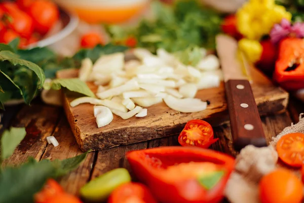 Ensalada mixta con rábano. Ensalada Caprese. Mozzarella de tomate cereza — Foto de Stock