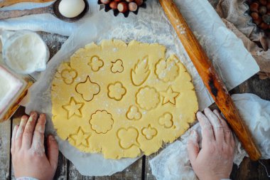 Ev yapımı ekmek yapma, zencefilli kurabiye yakın çekim. Xmas Kamil