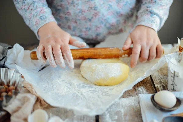 Домашняя пекарня, пряничное печенье крупным планом. xmas swee — стоковое фото
