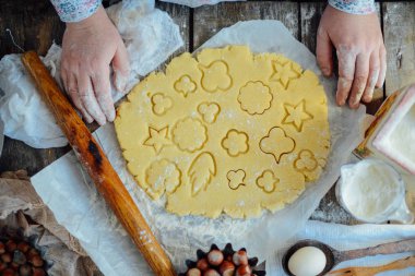 Ev yapımı ekmek yapma, zencefilli kurabiye yakın çekim. Xmas Kamil