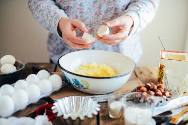 Ev yapımı ekmek yapma, zencefilli kurabiye yakın çekim. Xmas Kamil