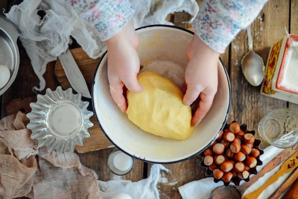 Fabricación de panadería casera, galletas de jengibre de cerca. dulce de Navidad — Foto de Stock