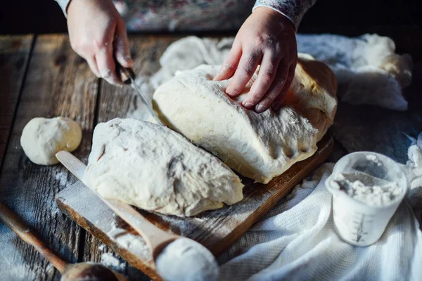 Close up view of baker kneading dough. Homemade bread. Hands pre — Stock Photo, Image