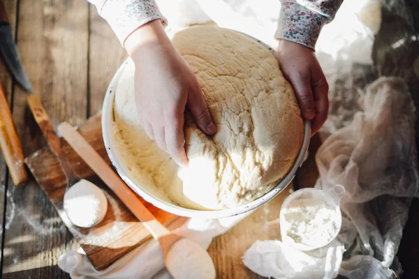 Close up view of baker kneading dough. Homemade bread. Hands pre — Stock Photo, Image