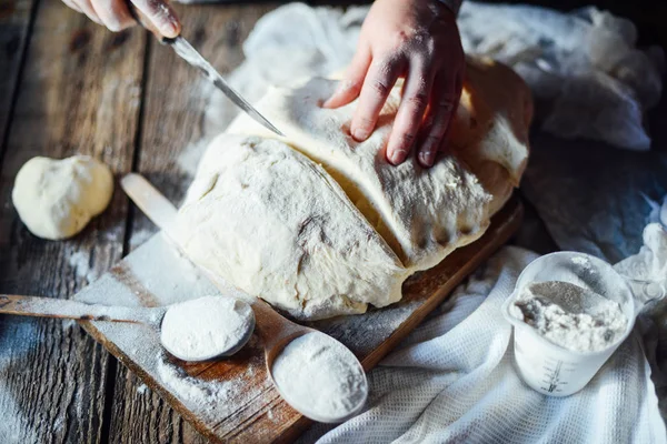 Close up view of baker kneading dough. Homemade bread. Hands pre — Stock Photo, Image