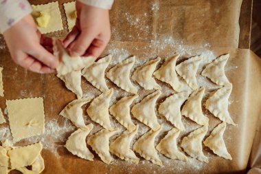 Patates Vareniki pierogi yapma. Rus gıda. Rustik