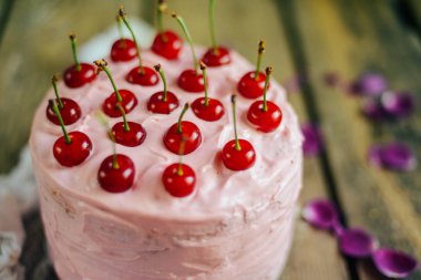 Ev kiraz kek vanilya ve krema şeker ile yapılan