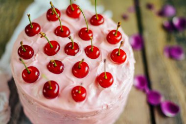 Ev kiraz kek vanilya ve krema şeker ile yapılan