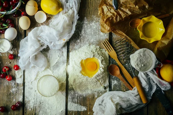 Ingredients for baking croissants - flour, wooden spoon, rolling — Stock Photo, Image