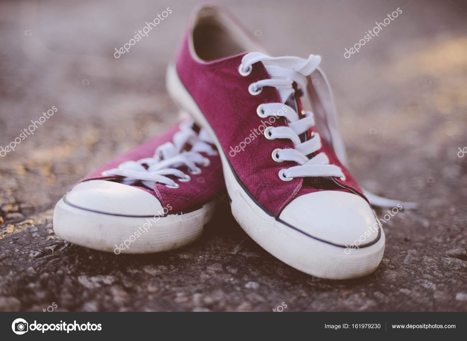 red converse heels