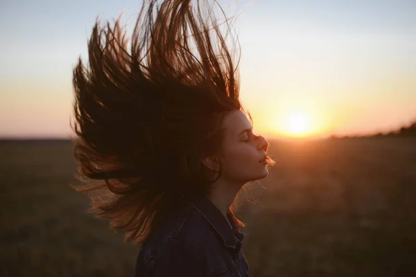 Portrait of happy and enjoying young woman on a meadow on a suns — Stock Photo, Image