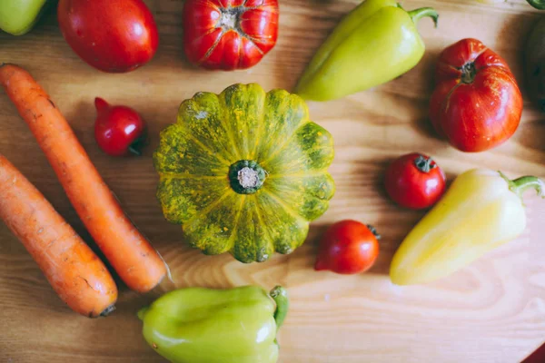 Renkli sebze arka plan. Farklı çiğ sebze backgr