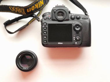 Ukrayna, Kiev - 28 Mart 2018: Düz vintage fotoğraf makinesi yapıştırma üzerinde yatıyordu.