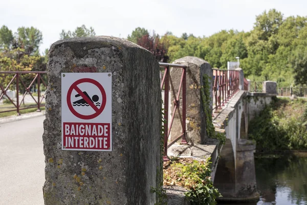 Yüzme işareti yok.