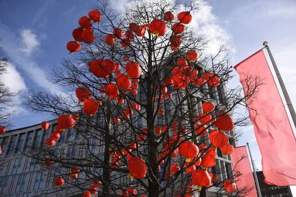 Kırmızı Çin fenerleri.