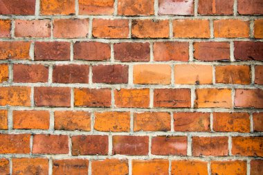 Kırmızı eski bir tuğladan bir duvar