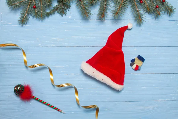 Chapéu Papai Noel Sobre Fundo Azul Madeira Ano Novo Natal — Fotografia de Stock