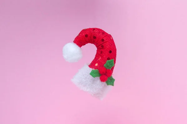 Composição Pastel Natal Chapéu Papai Noel Sobre Fundo Rosa Natal — Fotografia de Stock