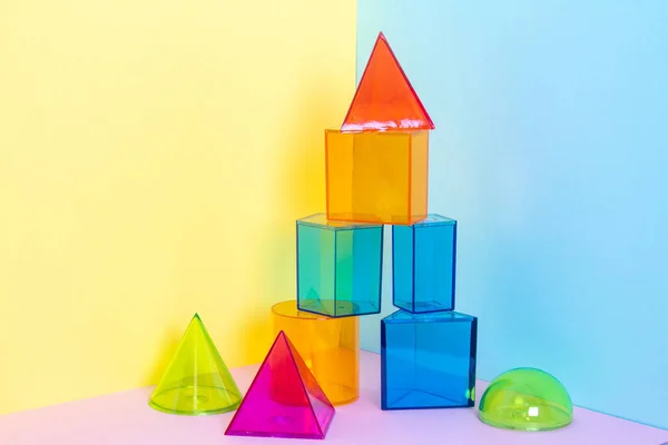 Formas Geométricas Bola Cubo Cilindro Prisma Triângulo Fundo Papel Leve — Fotografia de Stock