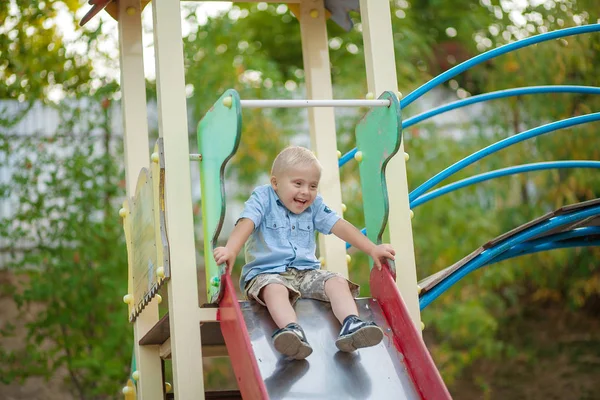 Het Dagelijks Leven Van Een Kind Met Een Handicap Een — Stockfoto