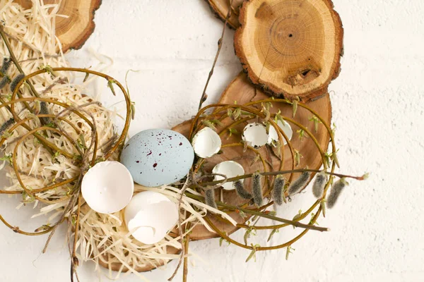 イースターの構図 巣の中の卵 — ストック写真