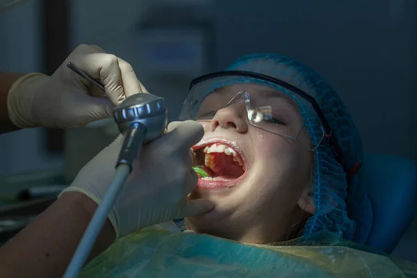 Une Fille Rendez Vous Chez Dentiste Inspection Cavité Buccale Des — Photo