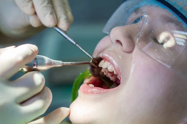 Une Fille Rendez Vous Chez Dentiste Inspection Cavité Buccale Des — Photo