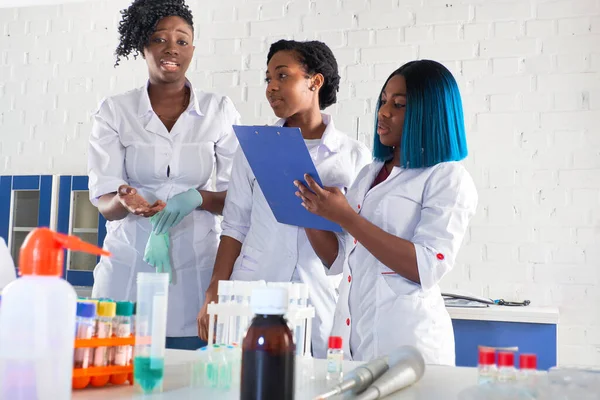 Three Young African Female Medtech Doctors Physicians Discuss Case Medical — Stock Photo, Image
