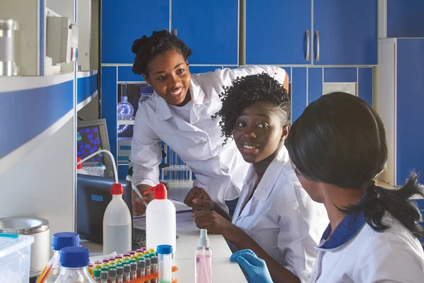 Testing Facility Young African Female Scientists Medtech Graduate Students Positive — Stock Photo, Image
