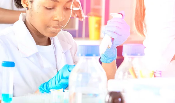 Female African Medical Students Young Graduates Research Laboratory Medical Test — Stock Photo, Image
