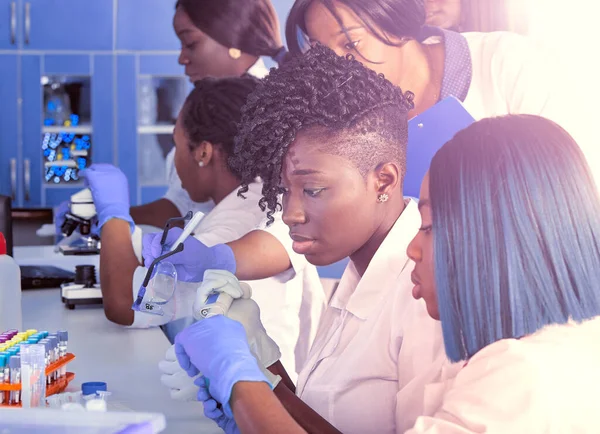Female African Medical Students Make Pcr Testing Patients Samples Female — Stock Photo, Image
